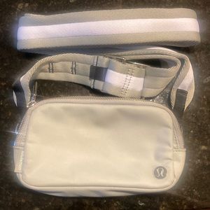 Lululemon Everywhere Crossbody Bag
